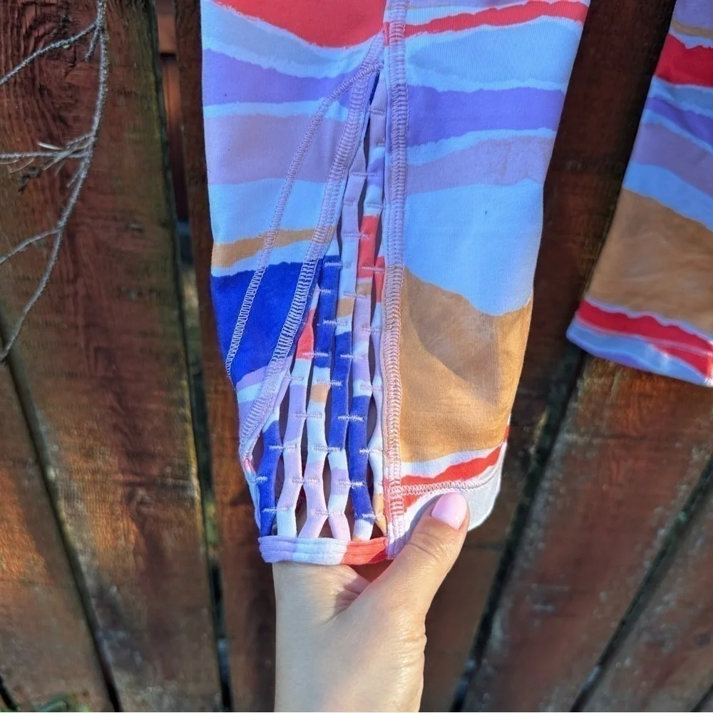 Lululemon True Self Cropped Leggings Bleacher Stripe White Iris Flower Size 10 - Picture 7 of 11